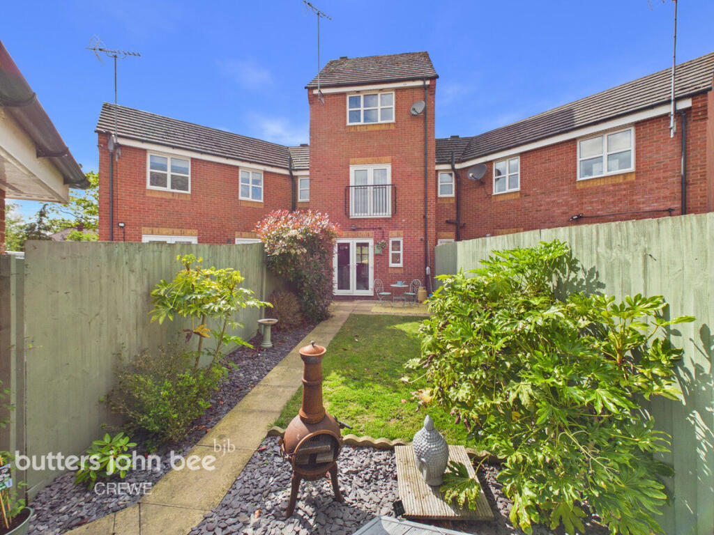 Ursuline Way, Crewe photo 4