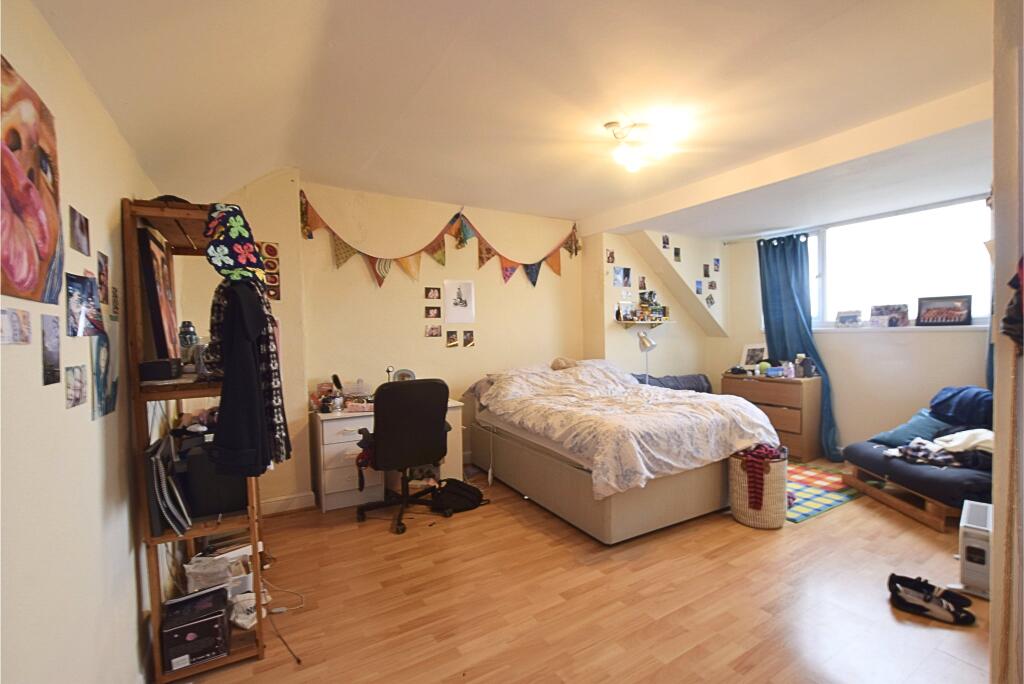 6 bedroom terraced house for rent
