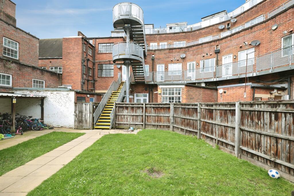 Main image of property: Kings Court, HP11