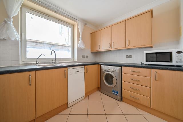 Apartment in Basingstoke and Deane, Lychpit, Riverdene - More