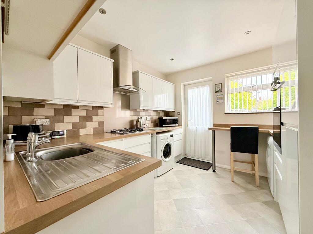 House in Luton - View 4