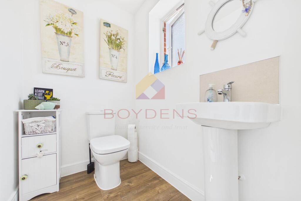 House in Frinton-on-Sea, Kirby Cross - More