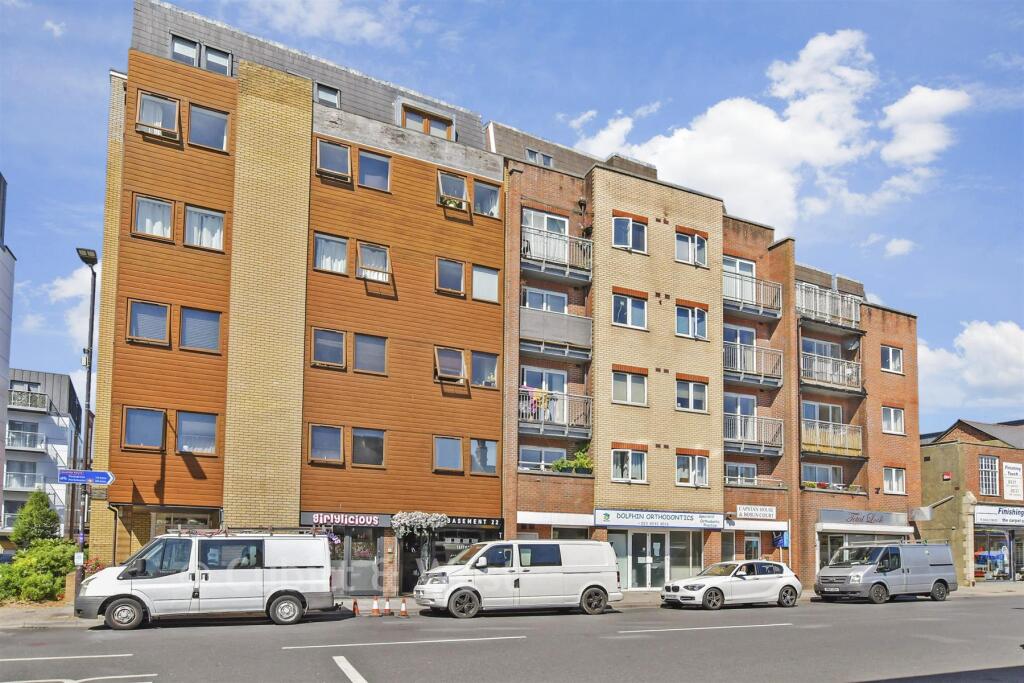 Main image of property: High Street, Cosham, Portsmouth, Hampshire