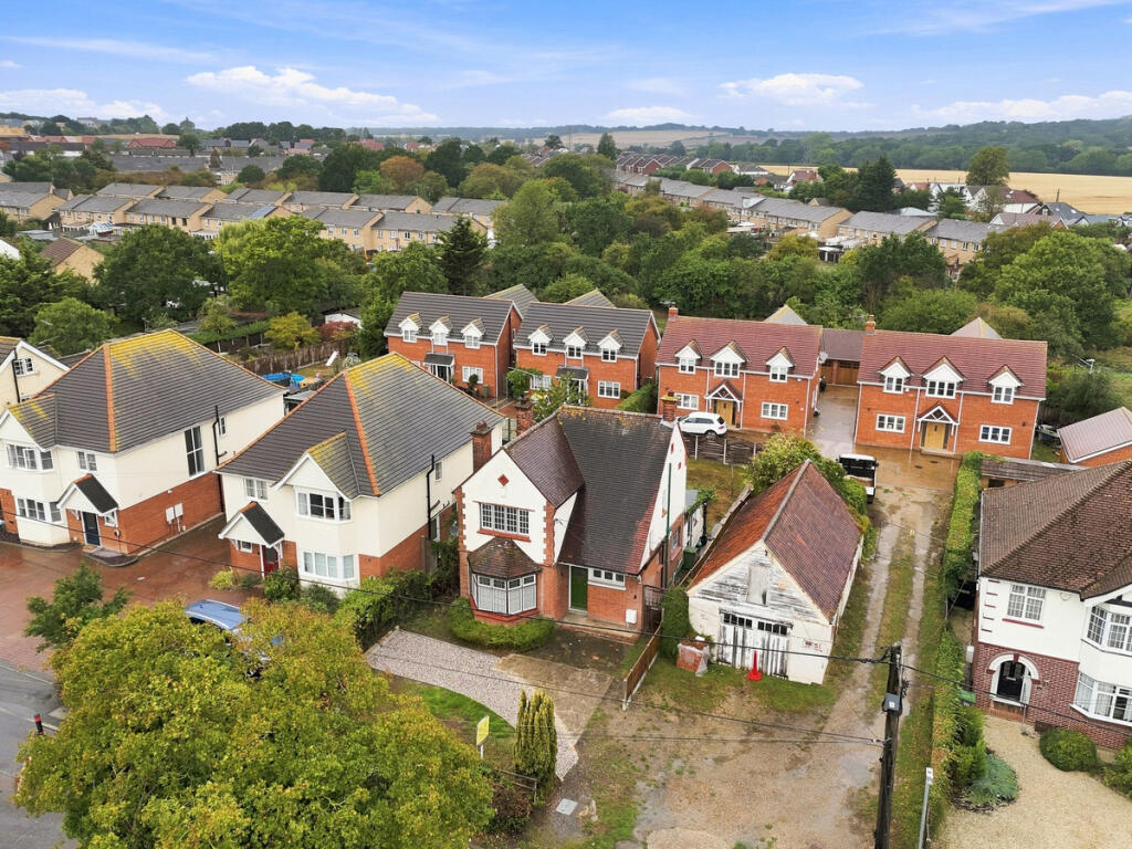 House in Basildon, Essex - View 2