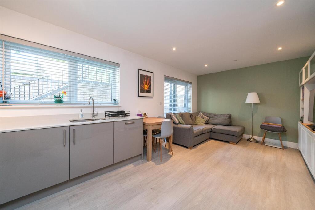15 Sandridge Park, St Albans photo 3