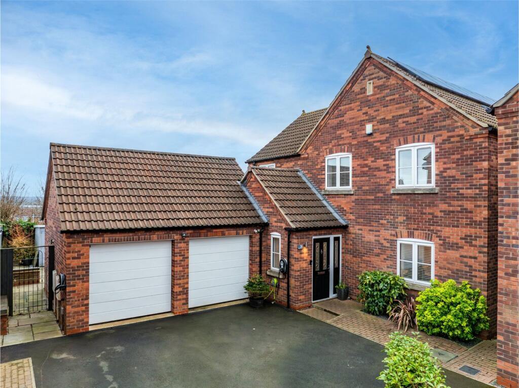Main image of property: Kensington Gardens, Carlton, Nottingham, Nottinghamshire, NG4