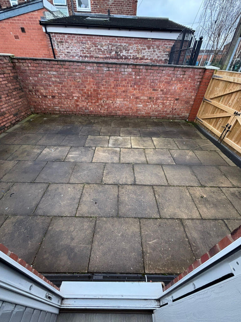 3 bedroom end of terrace house for rent