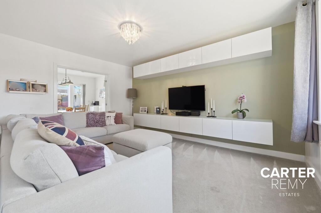 Abingdon Close, Basildon, SS15 photo 3