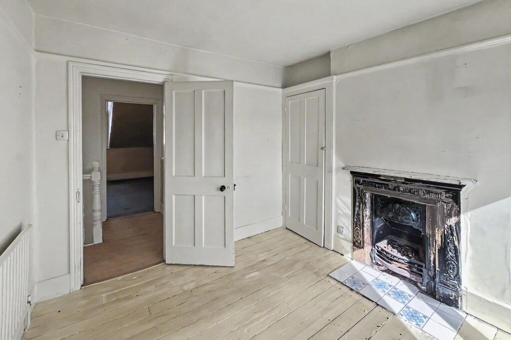 Apartment in London - More