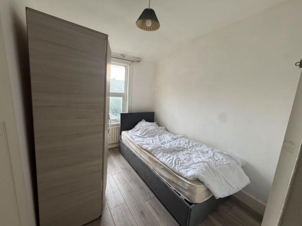 63 The Nursery, Erith, Kent, DA8 2EY photo 4