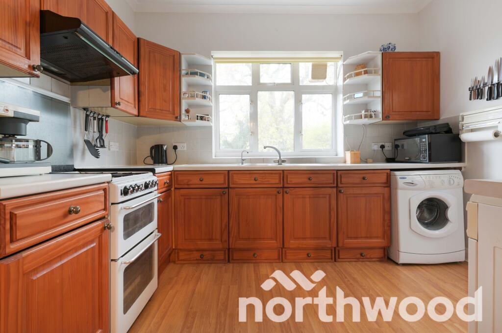Manor Drive, Ewell, Epsom, KT19 photo 4