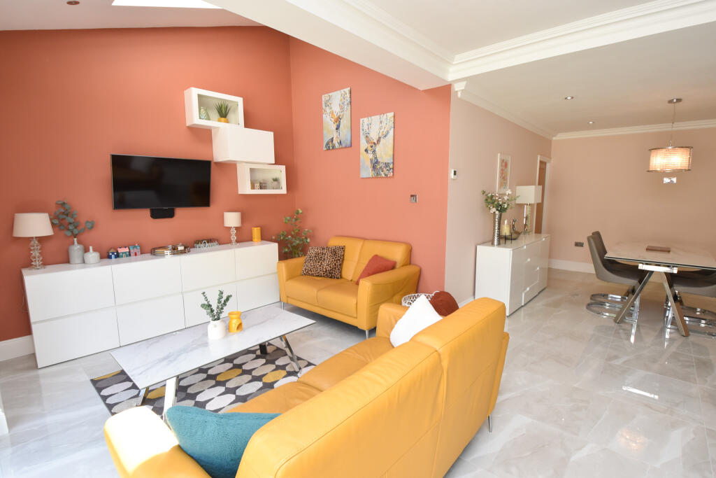 Warwick Drive, Urmston, M41 photo 3