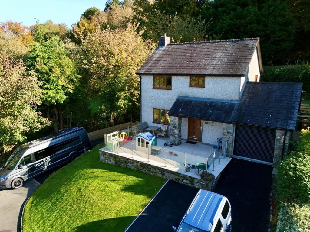Main image of property: 13 Nant Y Gader, Dolgellau, LL40 1LB