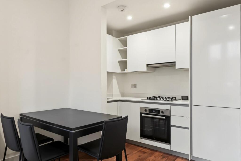 Apartment in London - View 5