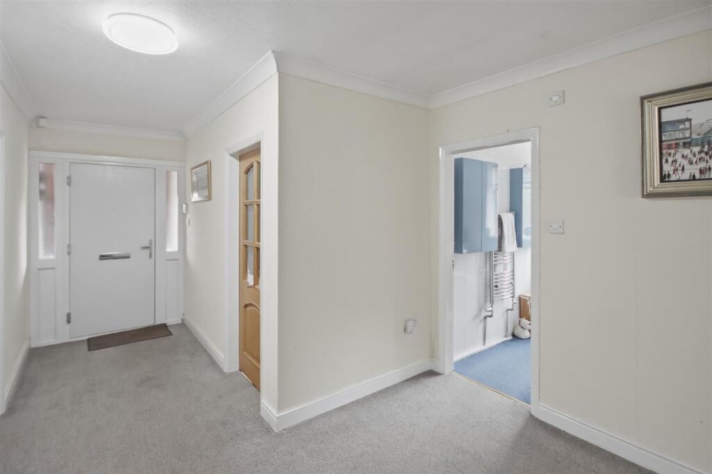 House in North East Derbyshire, Clay Cross - View 4