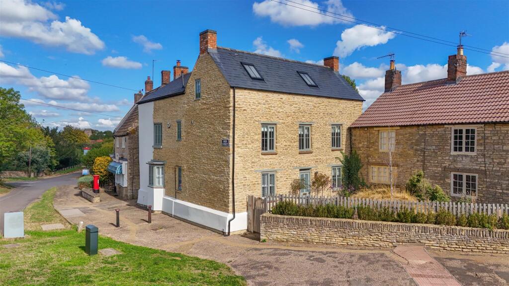5-bed detached on High Street, Yardley Hastings, Northampton, £695,000