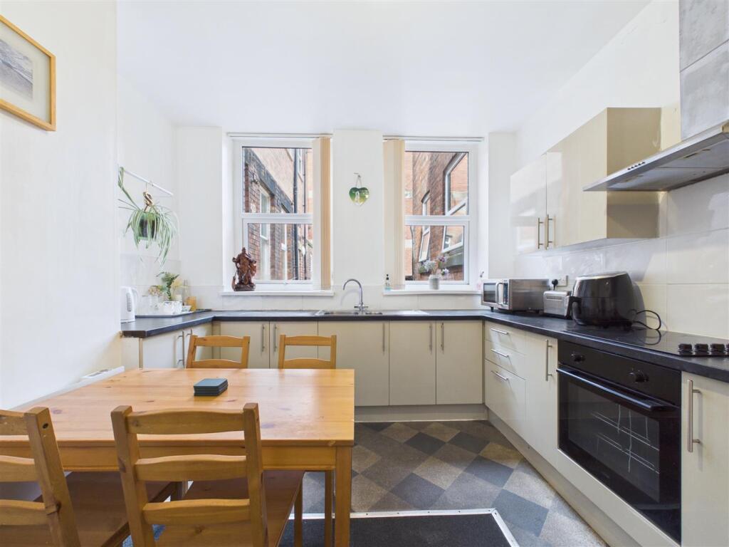 House in Sheffield, Saint George's Quarter, Broomhall - View 4