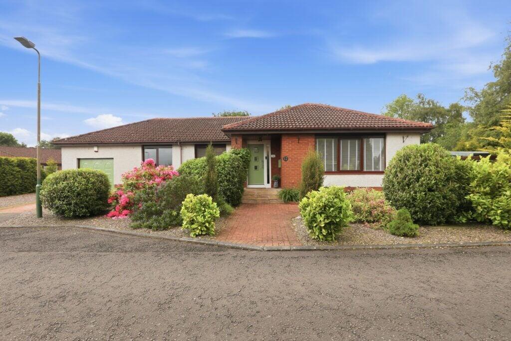 Main image of property: 12 Manse Grove, Stoneyburn, EH47 8EW
