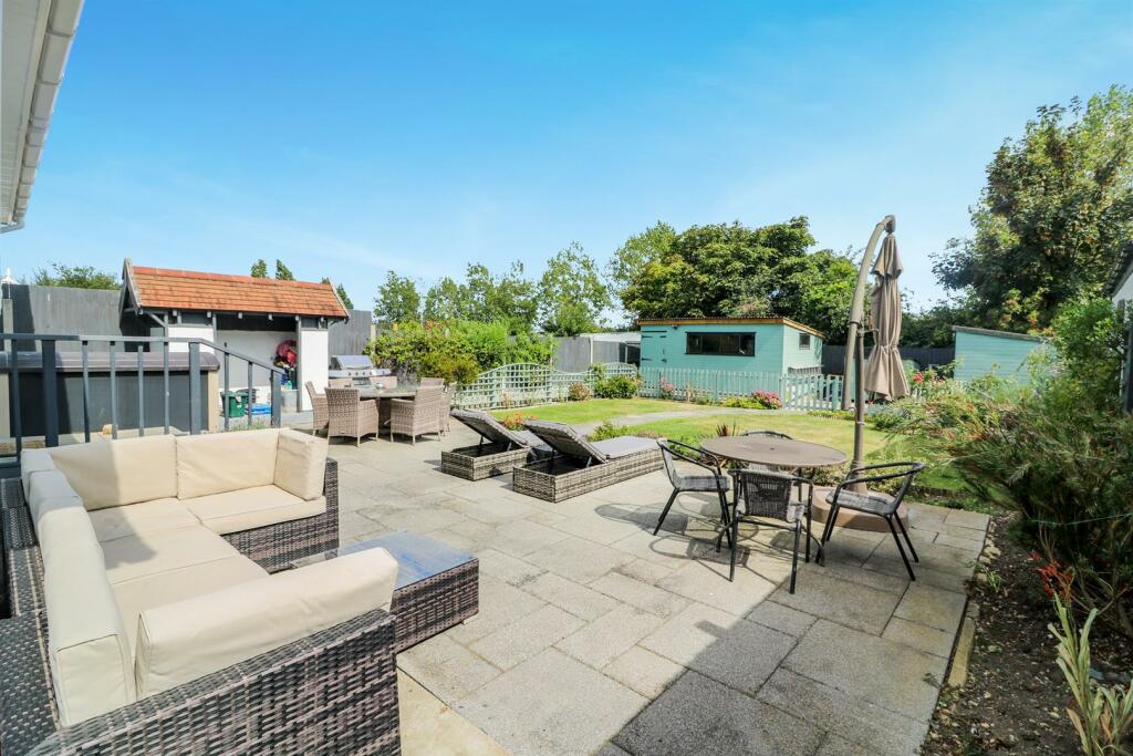533 Moorhen Avenue, St. Lawrence photo 2