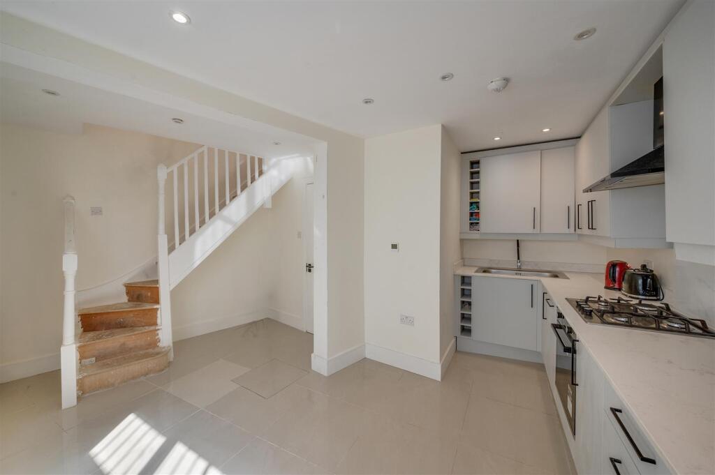 House in London - View 3