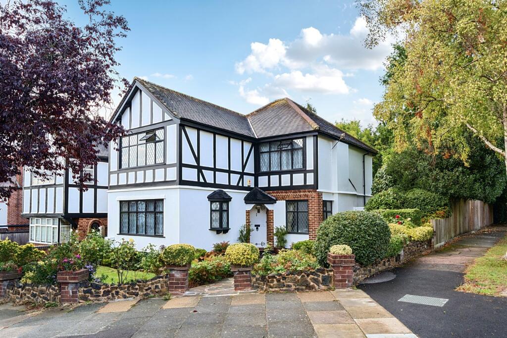 Main image of property: 1 Cedar Rise, Southgate, London, N14