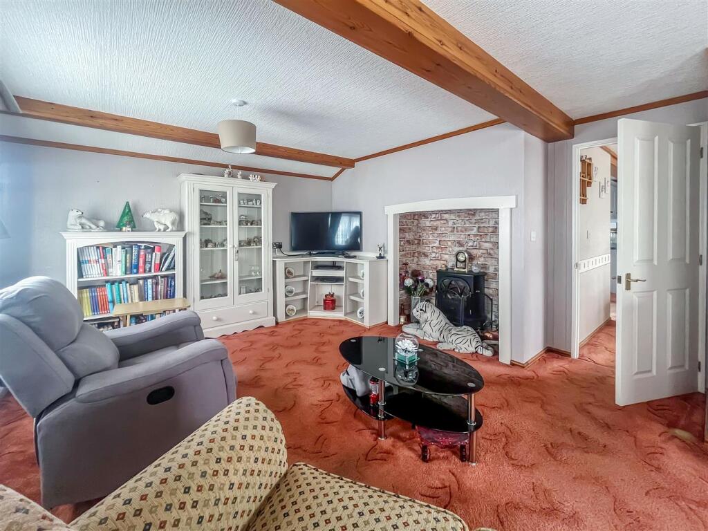 Churt Drive, Poplars Court, Bognor Regis photo 4