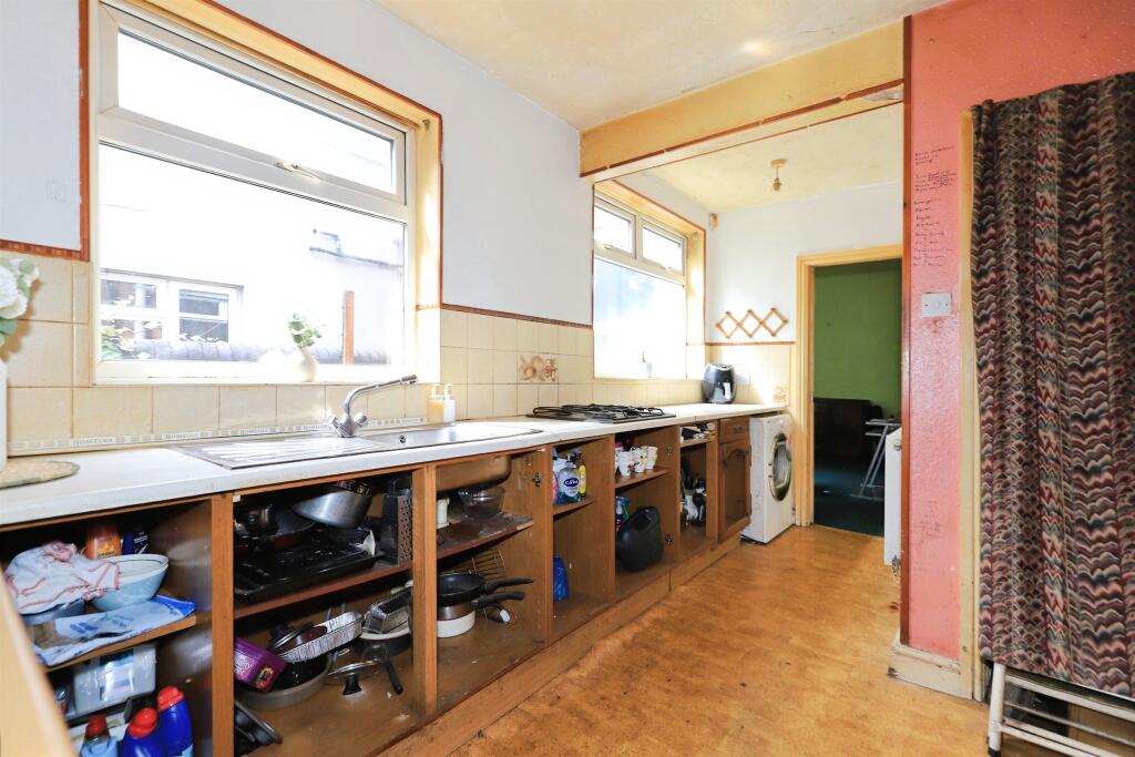 House in Wolverhampton, West Midlands - View 3