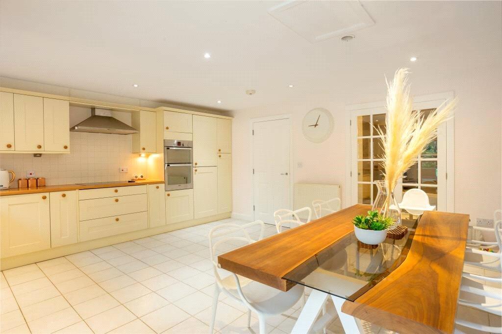 5, Stonehouse, Lower Basildon, Reading, Berkshire, RG8 photo 2