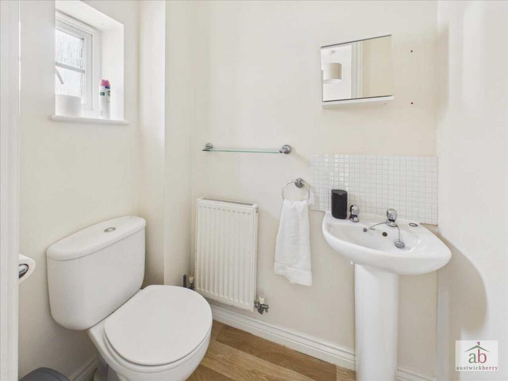 House in East Suffolk, Grange Farm, Kesgrave - More