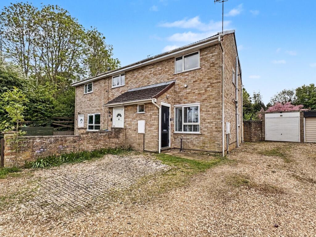 Main image of property: 43 Trinity Close, Daventry, NN11 4RN