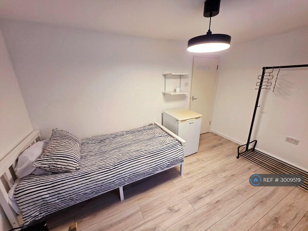 Apartment in London - View 3