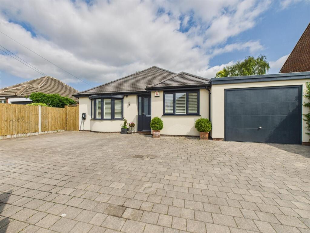 3-bed detached on Trent Avenue, Willington, Derbyshire, £380,000