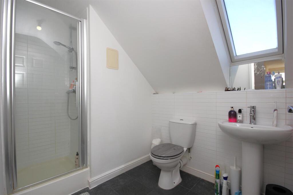 House in Higham Ferrers, North Northamptonshire - More
