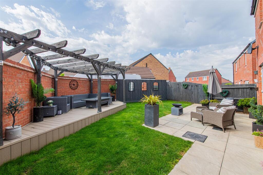 House in Weldon, Weldon Park, Priors Hall Park - View 2
