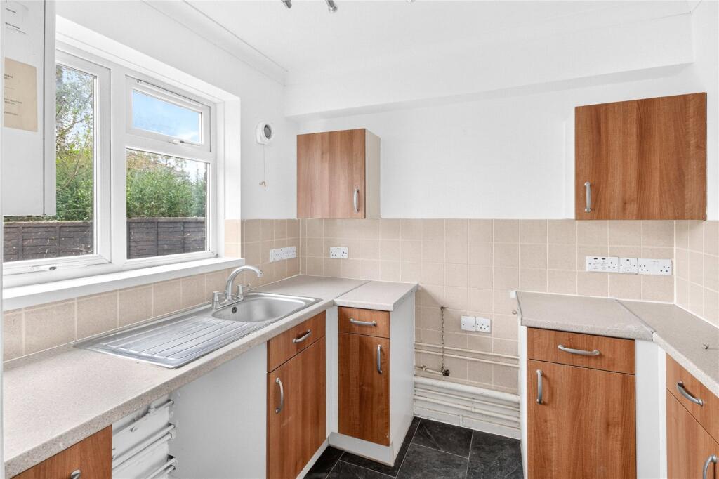 Apartment in Winkfield, Bracknell Forest - View 3