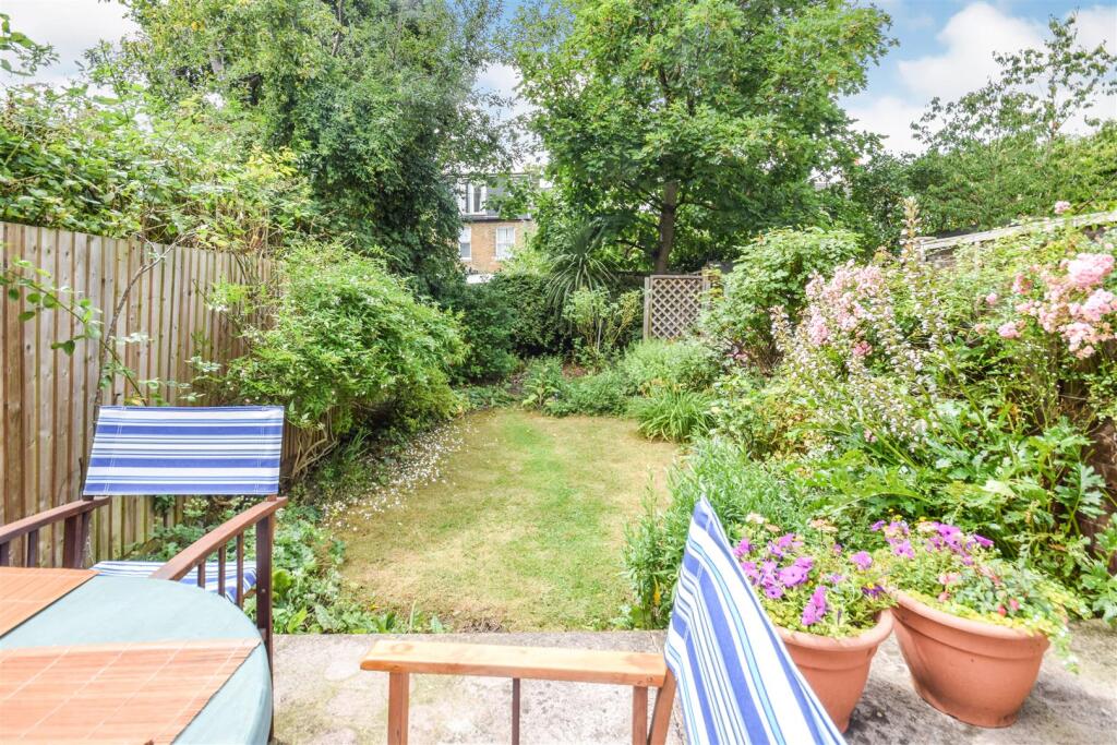 House in London, The Apostles, Raynes Park - View 4