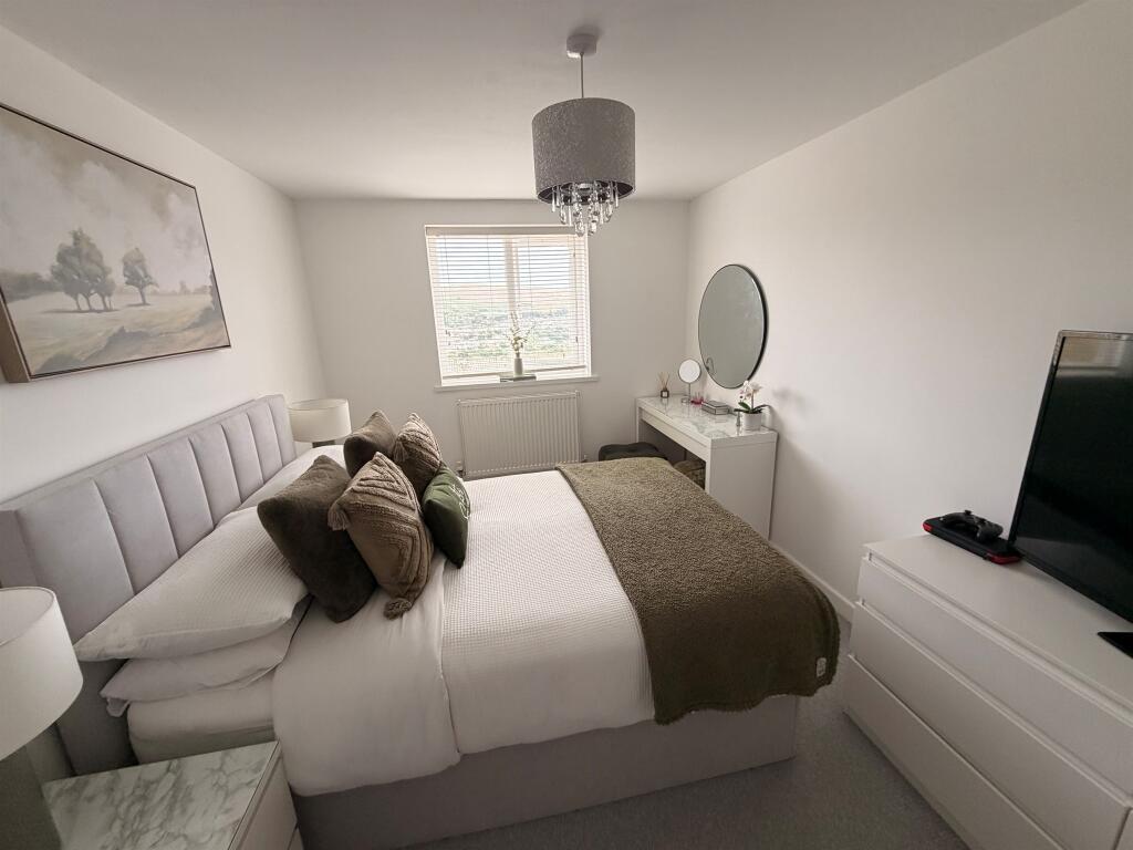House in Cardiff, Pen-y-graig - View 5