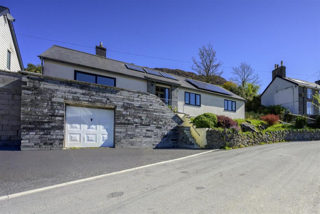 Main image of property: Cae Clyd, Manod, Blaenau Ffestiniog