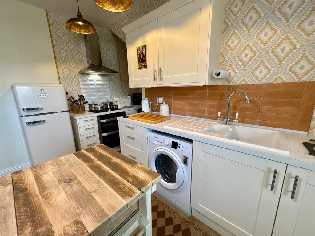 House in Calderdale, Hove Edge - View 3