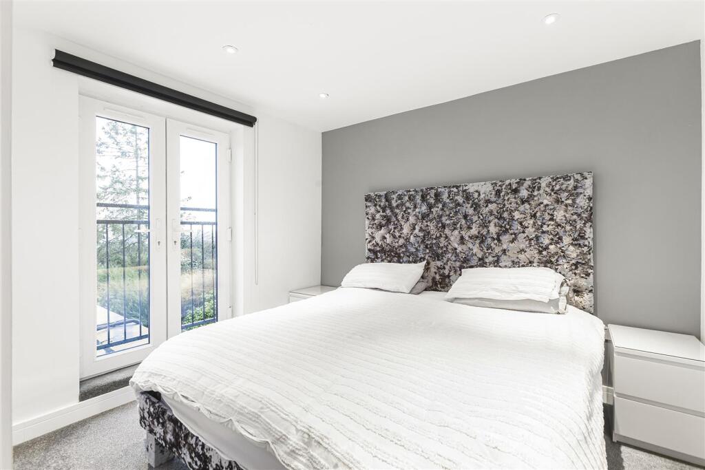 House in Hatfield, North Mymms - View 4