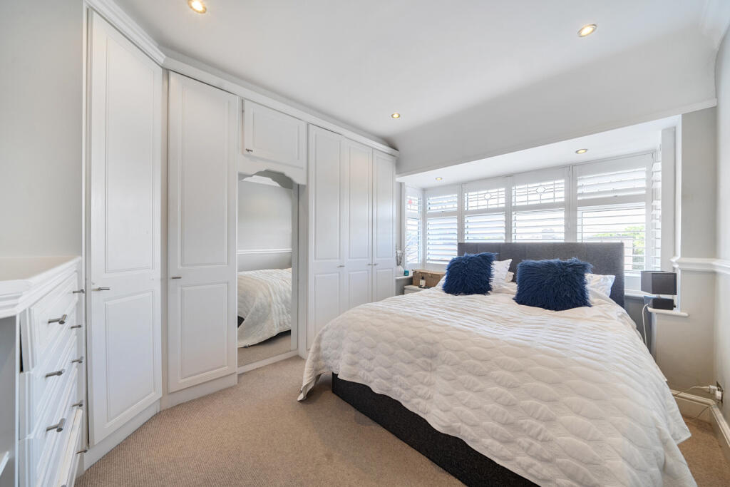 House in Bromley - More