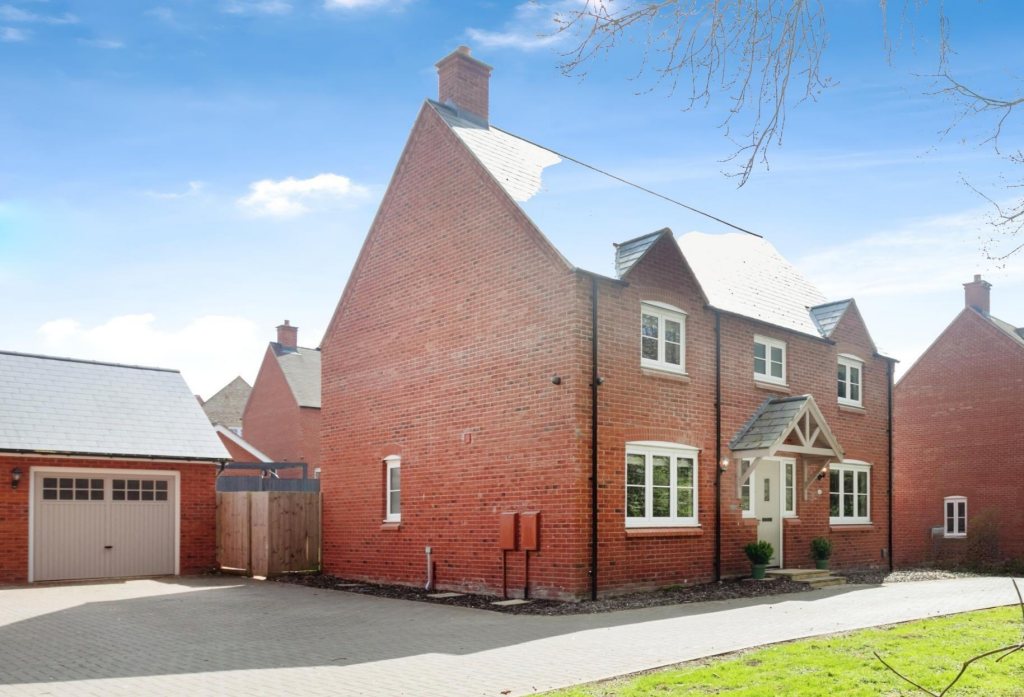 3-bed detached on Bath Meadow, Towcester, NN12, £550,000