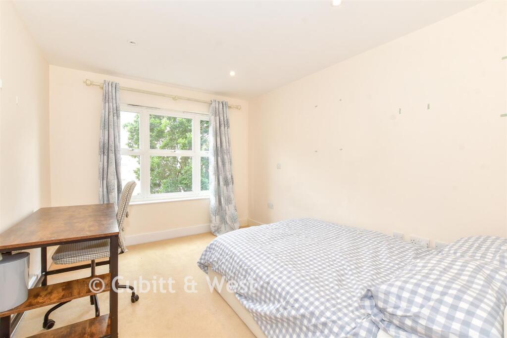 Apartment in Chichester - View 3