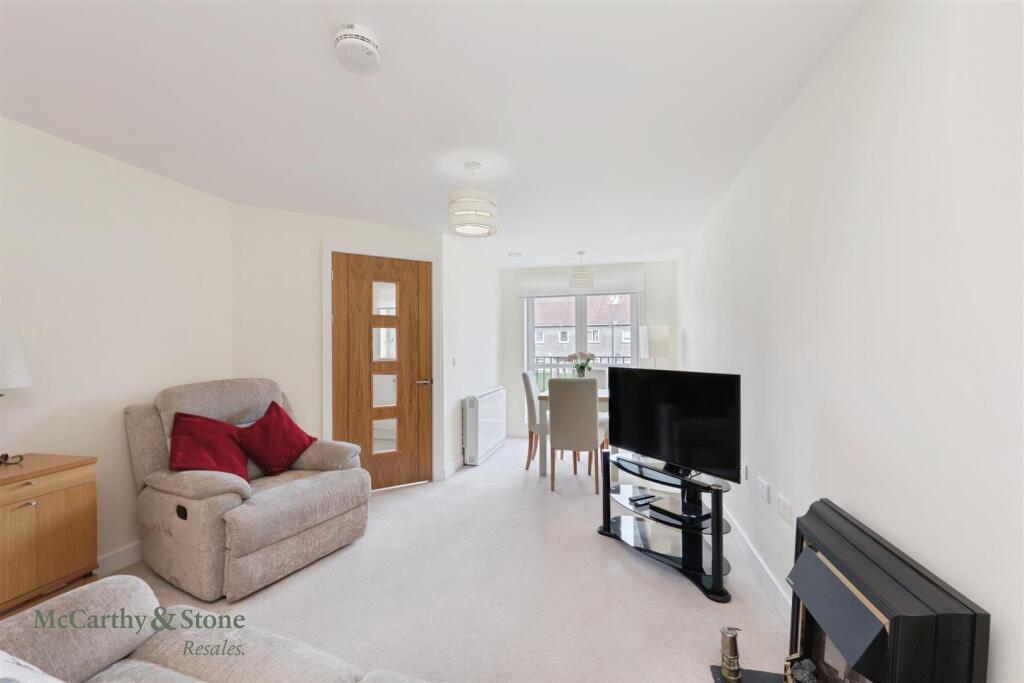 Apartment in Glasgow, East Dunbartonshire - View 5