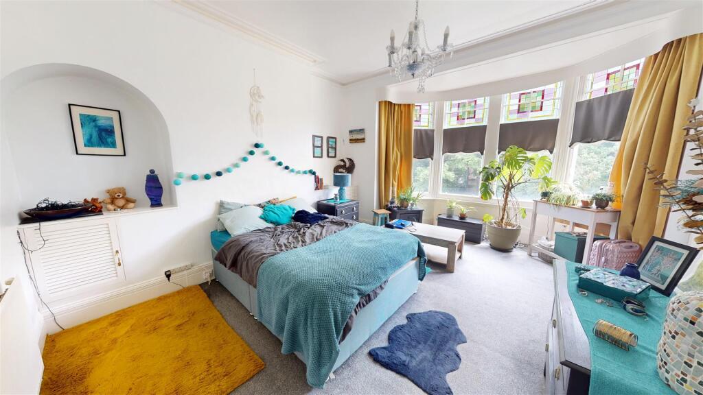 Apartment in Bradford, Shipley - View 4