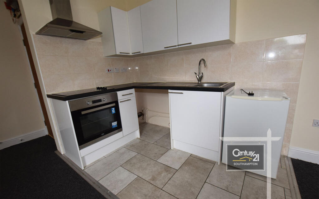 |Ref: R152358|, Southcliff Road, Southampton, SO14 6HQ