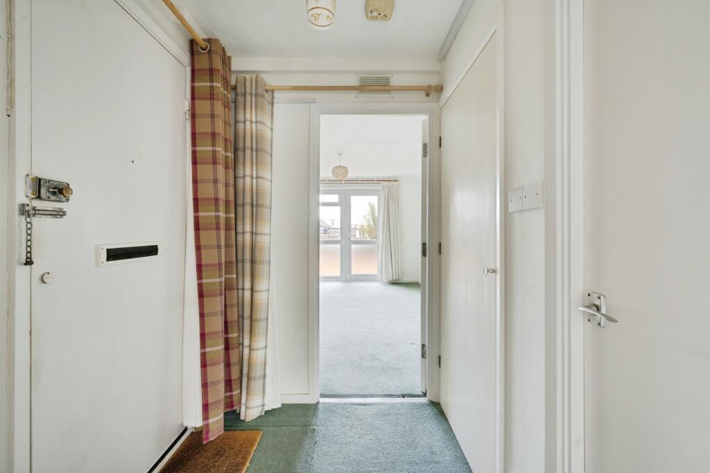 Apartment in Sutton - More