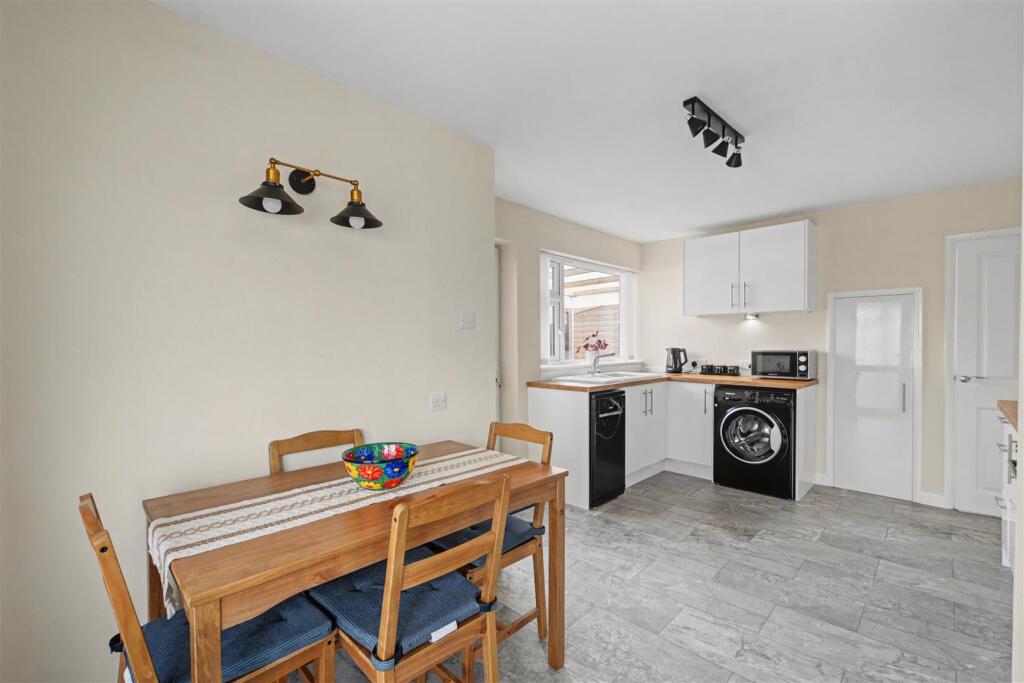 Rufford Avenue, Bramcote, Nottingham photo 4