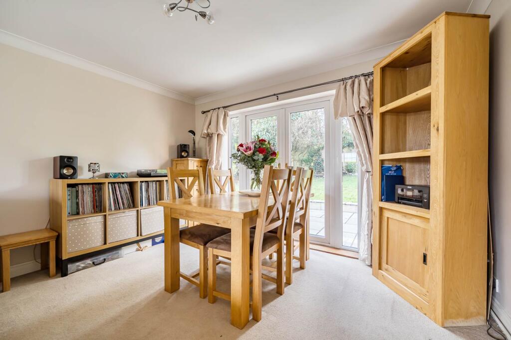 Cedarwood Crescent, Caversham photo 4