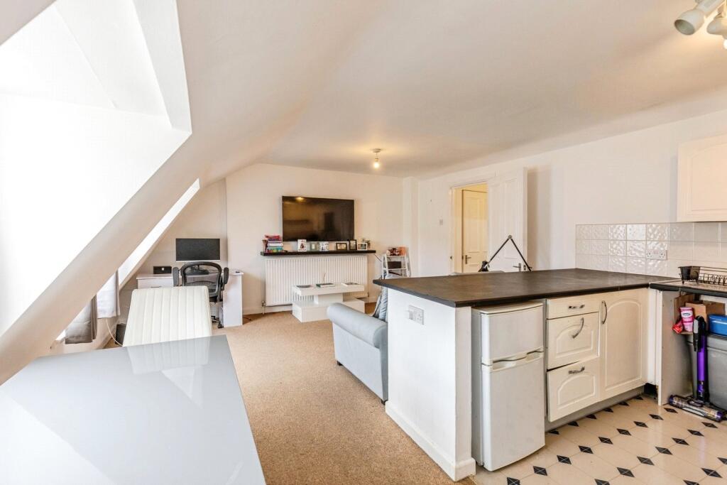Apartment in Bristol - View 5
